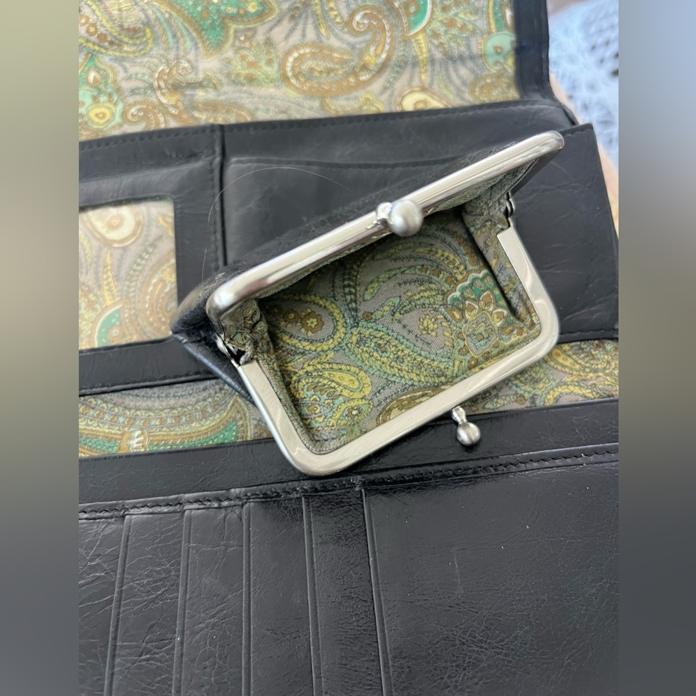HOBO Vintage Black Leather Women's Wallet Magnetic Closure - Picture 4 of 9
